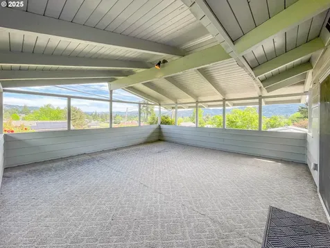 1910 NW Delridge Avenue Roseburg OR 97471