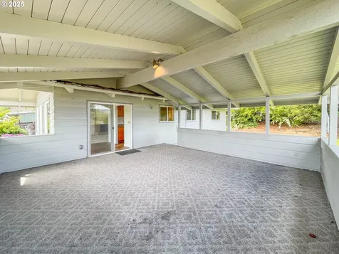1910 NW Delridge Avenue Roseburg OR 97471