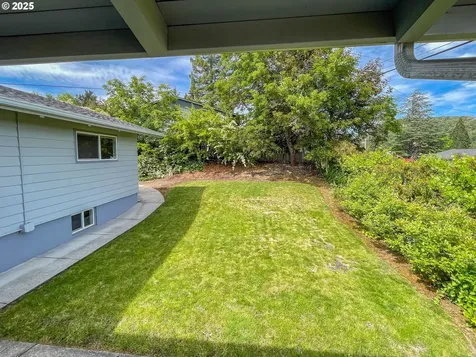1910 NW Delridge Avenue Roseburg OR 97471