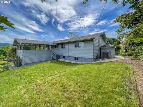 1910 NW Delridge Avenue Roseburg OR 97471