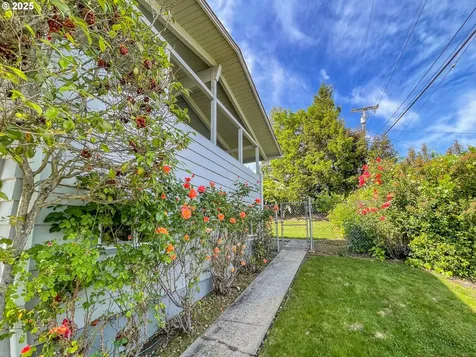 1910 NW Delridge Avenue Roseburg OR 97471