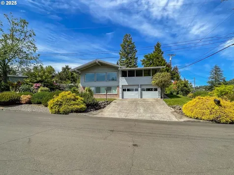 1910 NW Delridge Avenue Roseburg OR 97471