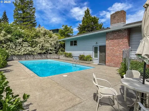 1910 NW Delridge Avenue Roseburg OR 97471