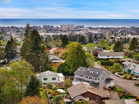 343 Hemlock Street Seaside OR 97138
