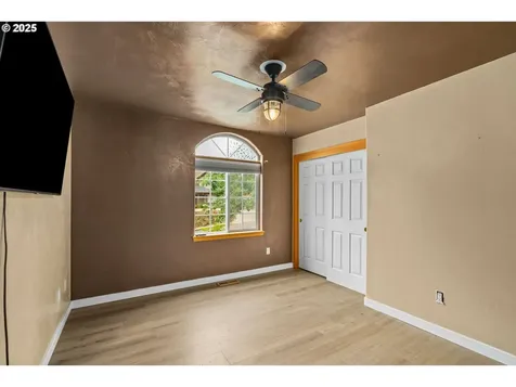 1162 S 69th Street Springfield OR 97478