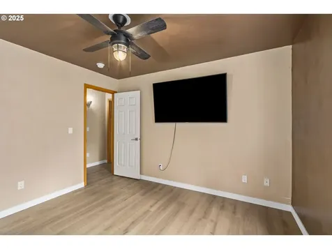 1162 S 69th Street Springfield OR 97478