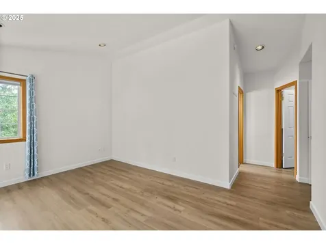1162 S 69th Street Springfield OR 97478