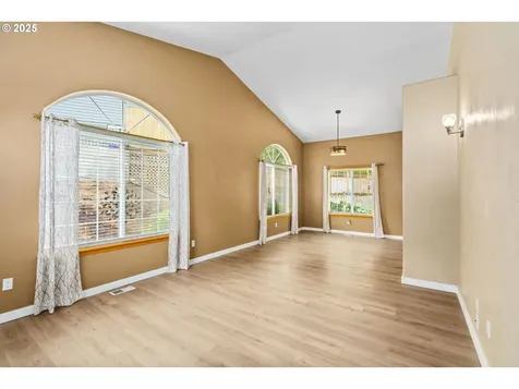 1162 S 69th Street Springfield OR 97478
