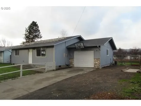 146 Georginna Drive Roseburg OR 97471
