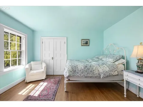 3740 SW Greenleaf Drive Portland OR 97221