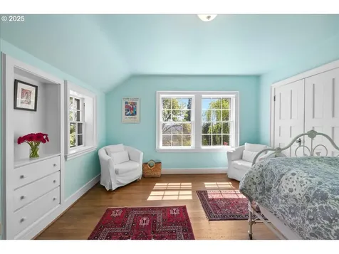 3740 SW Greenleaf Drive Portland OR 97221