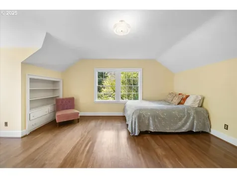 3740 SW Greenleaf Drive Portland OR 97221