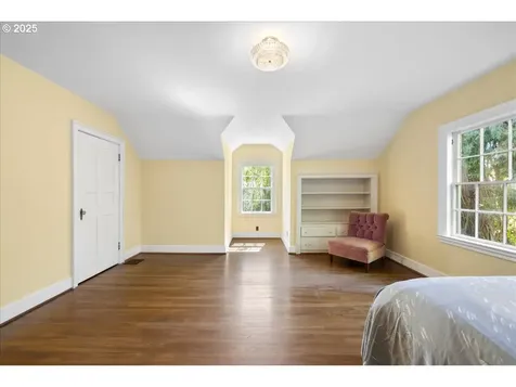 3740 SW Greenleaf Drive Portland OR 97221