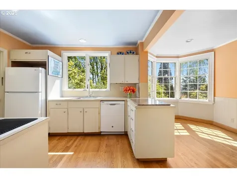 3740 SW Greenleaf Drive Portland OR 97221