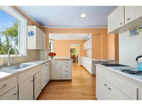 3740 SW Greenleaf Drive Portland OR 97221