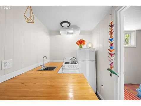 3740 SW Greenleaf Drive Portland OR 97221
