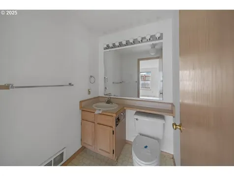 1924 Garfield Street North Bend OR 97459