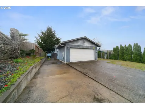 1924 Garfield Street North Bend OR 97459