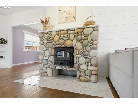1802 8th Street Tillamook OR 97141
