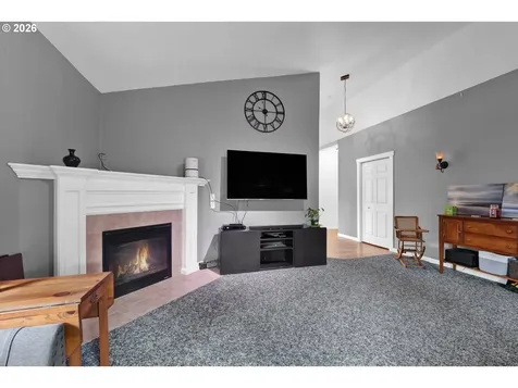 3392 Falcon Drive Springfield OR 97477