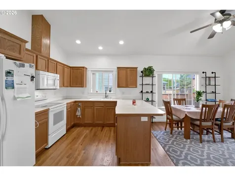 3392 Falcon Drive Springfield OR 97477