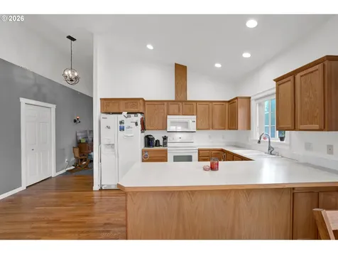 3392 Falcon Drive Springfield OR 97477