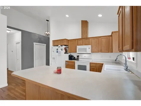 3392 Falcon Drive Springfield OR 97477