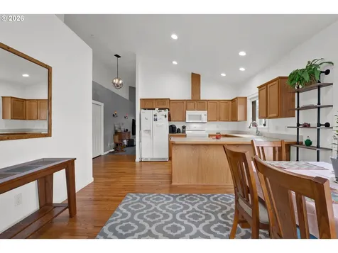 3392 Falcon Drive Springfield OR 97477
