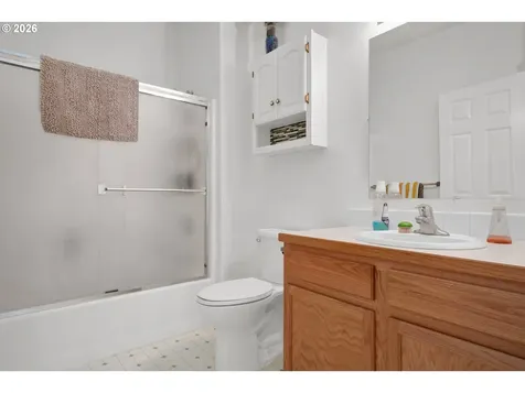 3392 Falcon Drive Springfield OR 97477
