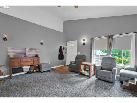 3392 Falcon Drive Springfield OR 97477