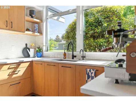 9707 SW 59th Avenue Portland OR 97219