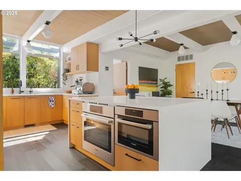 9707 SW 59th Avenue Portland OR 97219