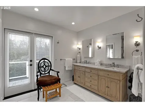 8535 SW Birchwood Road Portland OR 97225