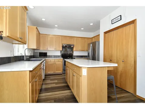 2036 NW Woodland Drive Mcminnville OR 97128