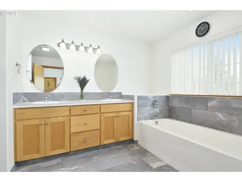 2036 NW Woodland Drive Mcminnville OR 97128