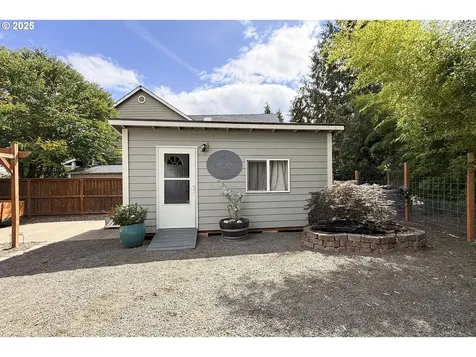 2036 NW Woodland Drive Mcminnville OR 97128