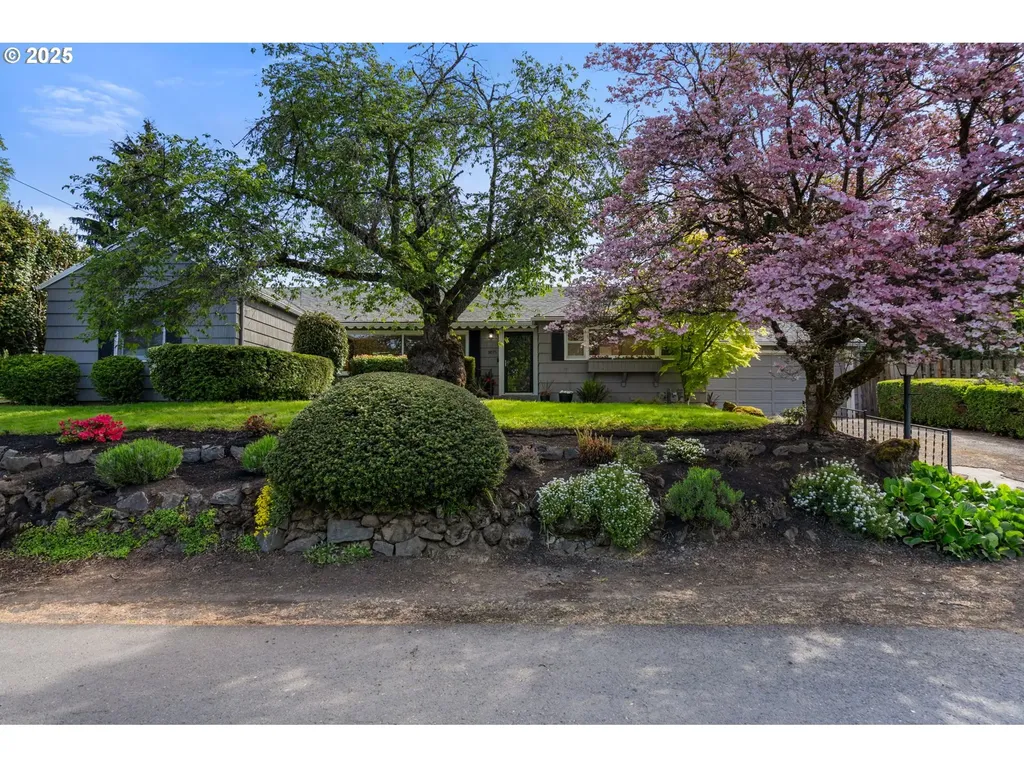 8075 SW Valley View Court Portland OR 97225