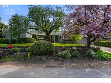 8075 SW Valley View Court Portland OR 97225