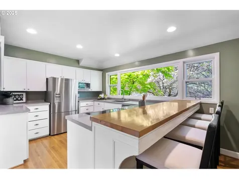 8075 SW Valley View Court Portland OR 97225