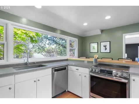 8075 SW Valley View Court Portland OR 97225