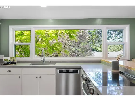 8075 SW Valley View Court Portland OR 97225