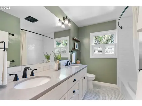 8075 SW Valley View Court Portland OR 97225