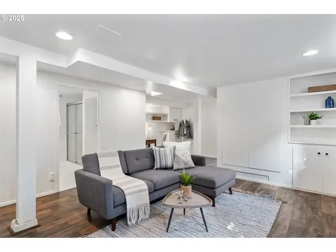 8075 SW Valley View Court Portland OR 97225