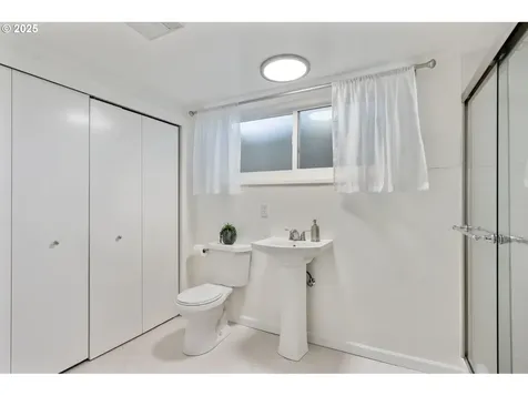 8075 SW Valley View Court Portland OR 97225