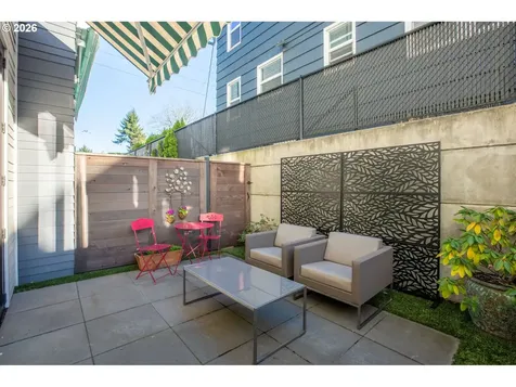 5248 NE Couch Street Portland OR 97213