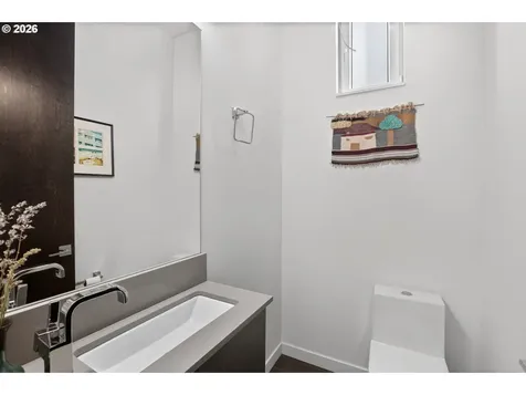 5248 NE Couch Street Portland OR 97213