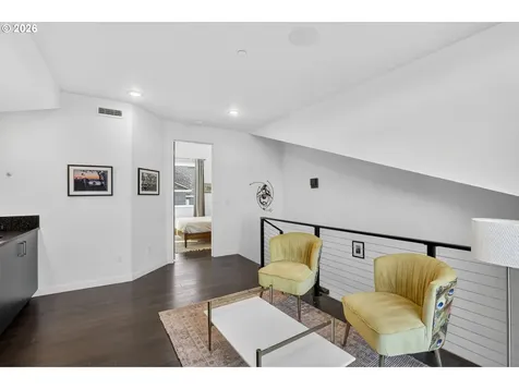 5248 NE Couch Street Portland OR 97213