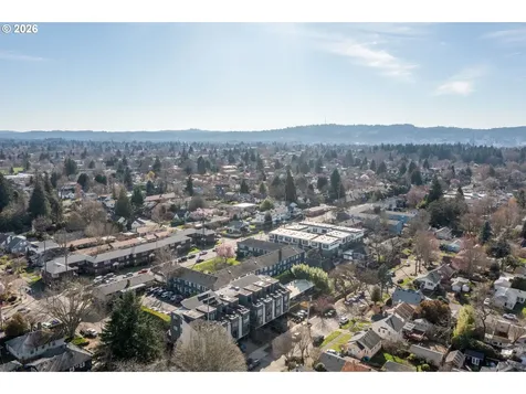 5248 NE Couch Street Portland OR 97213