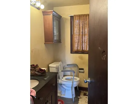 18640 SE Yamhill Circle Portland OR 97233