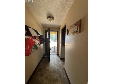 18640 SE Yamhill Circle Portland OR 97233